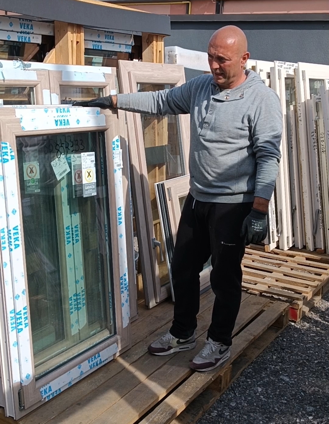 FINESTRE PVC EFFETTO LEGNO E BICOLORE IN STOCK
